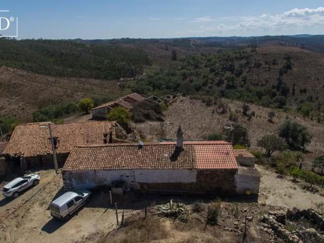 Monte alentejano a necessitar de renovação em grande terreno. 194m² Santana da serra