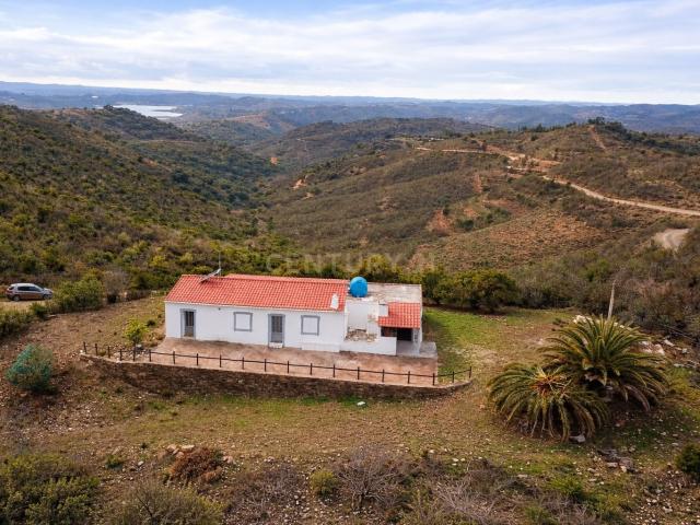 Monte Alentejano com Vista sobre a Barragem de Santa Clara a Velha e 3,5 hectares