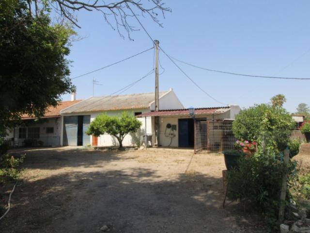 Monte com habitação e apoio agricola proximo de beja totalmente vedado, terreno 20000m2