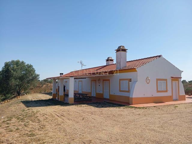 Monte em Serpa com 7 Hectares e moradia T3 remodelada