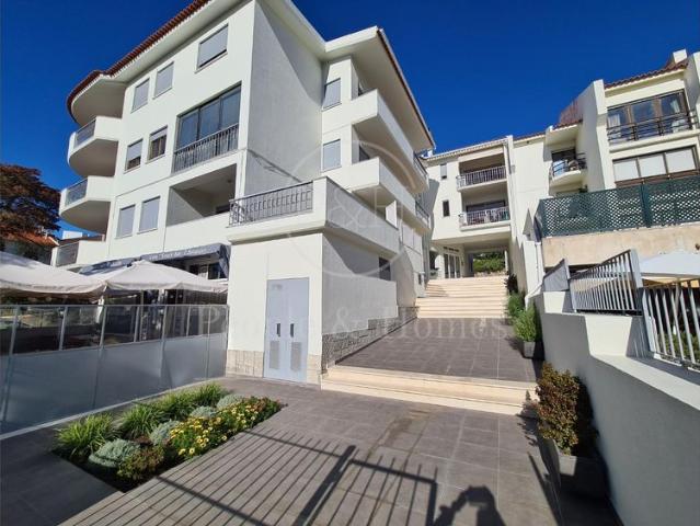 Monte Estoril Av. Saboia. T1 mobilado e terraço com vista de mar