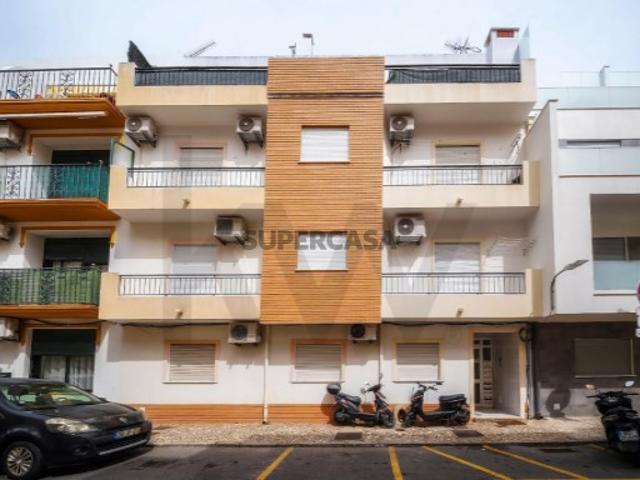 Monte Gordo: Duplex com Terraço Espetacular Ideal para Férias ou Rentabilizar!