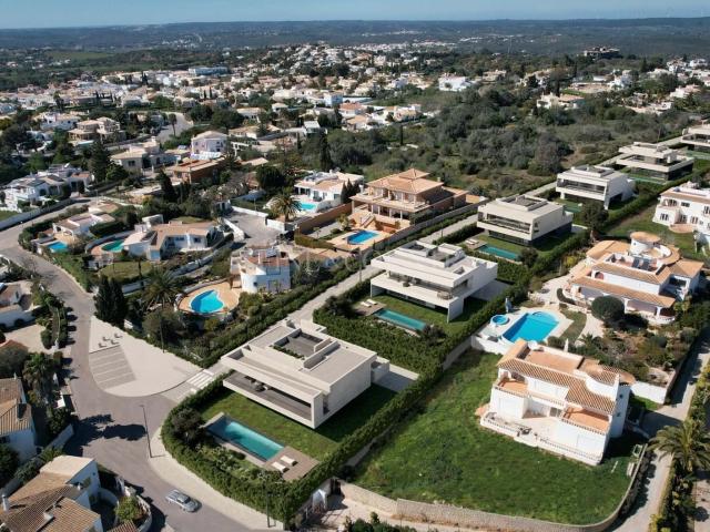 Monte Lemos – Requintada colecção de moradias com fantástica. 240m² Lagos