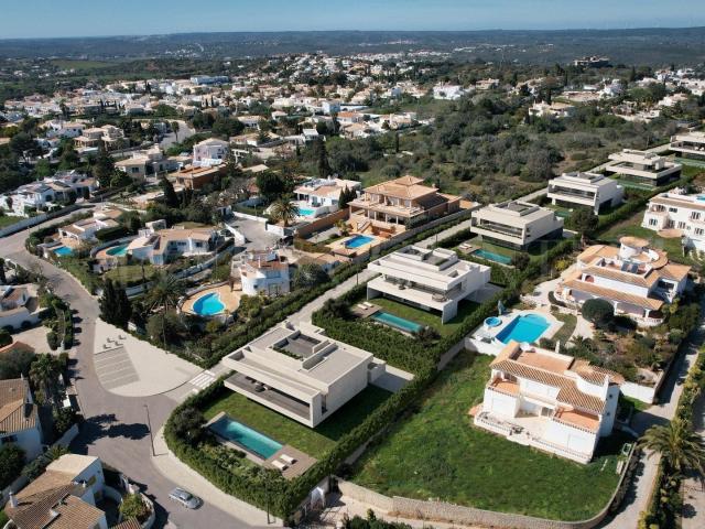 Monte Lemos – Requintada colecção de moradias com fantástica. 240m² Lagos