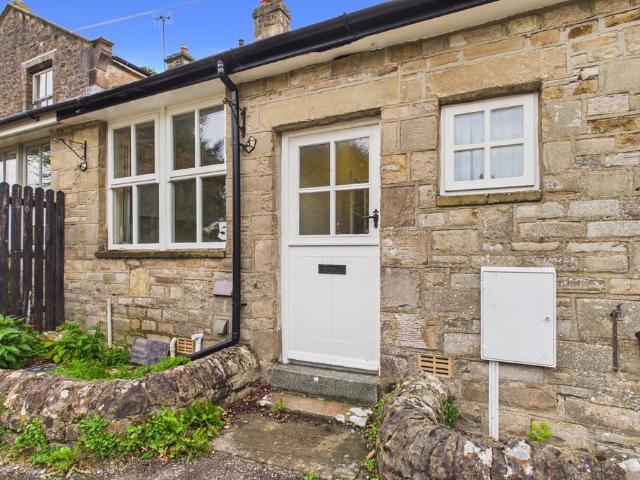 Monteagle Square, Hornby, Lancashire. 2 bed cottage to rent £895 pcm £207 pw