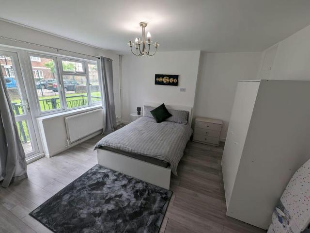Monteagle Way, London, E5 8JF, United Kingdom | 3 bed apartment for rent #171750669 | Rentberry