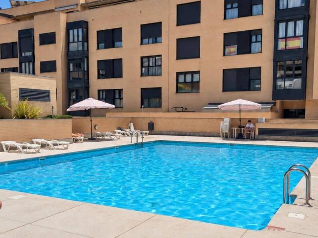 MONTECARMELO PISO EXTERIOR CON 2 PLAZAS DE GARAJE Y TRASTERO, PISCINA Y PORTERO 24 H, JUNTO AL METRO