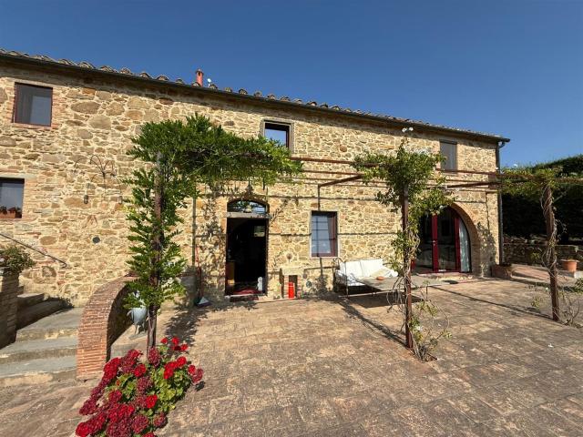 Montecatini Val di Cecina: vendesi villa stupenda con giardi. 638m² Montecatini Val di Cecina