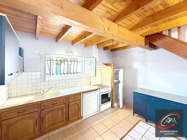 MONTEGUT PLANTAUREL: MAISON DE VILLAGE DE TYPE 4 A VENDRE SANS TRAVAUX