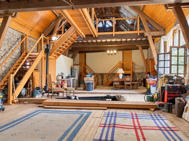 Montel De Gelat – Grange Atypique Aux Volumes Spectaculaires 200m² Montel de Gelat