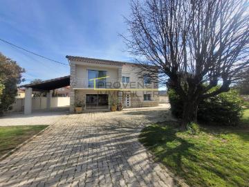Montélimar Maison avec 4 chambres située à 5 Minutes à pie. 140m² Montélimar