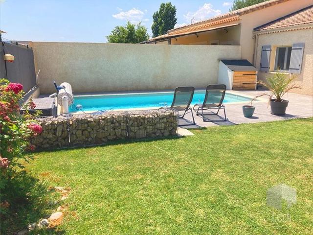 Montélimar sud, Maison de plain pied avec piscine dans un ca