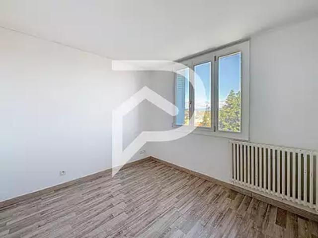 Montélimar 26200 Achat / Vente appartement 4 pièces t4 au dernier étage cave