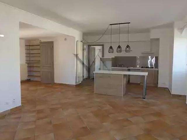 Montélimar 26200 Location appartement 4 pièces t4 au dernier étage
