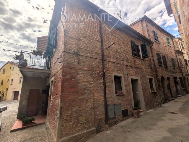 Montepulciano SI: Loc. Valiano Casa semi indipendente su d. 142m² Montepulciano