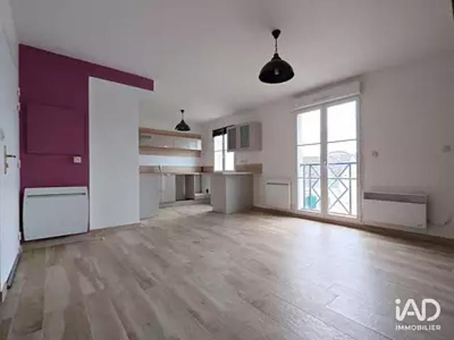 Montereau Fault Yonne 77130 Achat / Vente appartement 2 pièces t2 au dernier étage cave