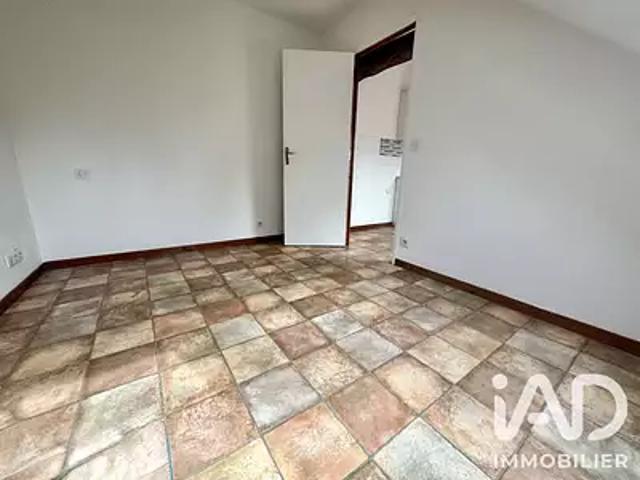 Montereau Fault Yonne 77130 Location appartement 2 pièces t2 au dernier étage cave