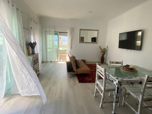 Montesinhos 4 bedroom apartment with pool