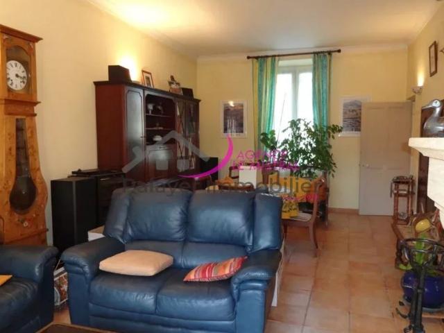 MONTEUX A LOUER MAISON DE VILLE T4 de 136 M² AVEC JARDIN ET GARAGE