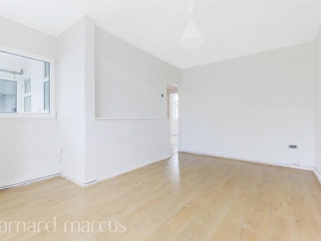 Montfort Place 2 bed apartment to rent £1,900 pcm £438 pw