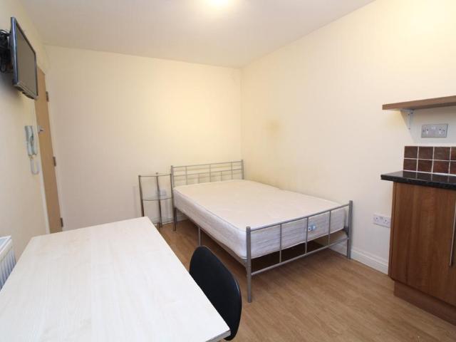 Monthermer Rd, Cardiff CF24 1 bed flat to rent £700 pcm £162 pw