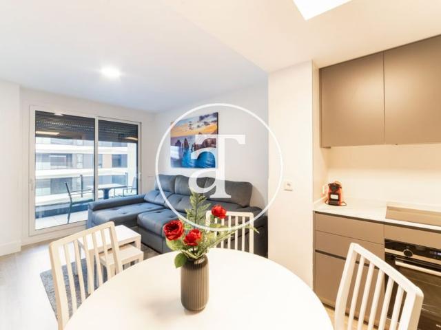 Monthly rental apartment with 2 bedrooms and 2 bathrooms with communal pool and parking space in Arganzuela Imperial