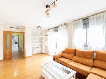 Monthly rental duplex penthouse with 3 bedrooms and 3 bathrooms with parking and swimming pool in Alcorcon
