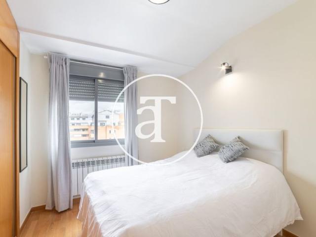 Monthly rental duplex penthouse with 3 bedrooms and 3 bathrooms with parking and swimming pool in Alcorcon