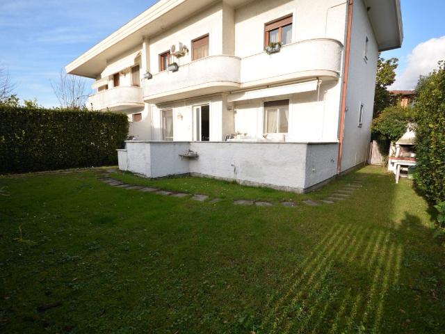 Montingoso Cinquale Appartamento con giardino per affitto estivo