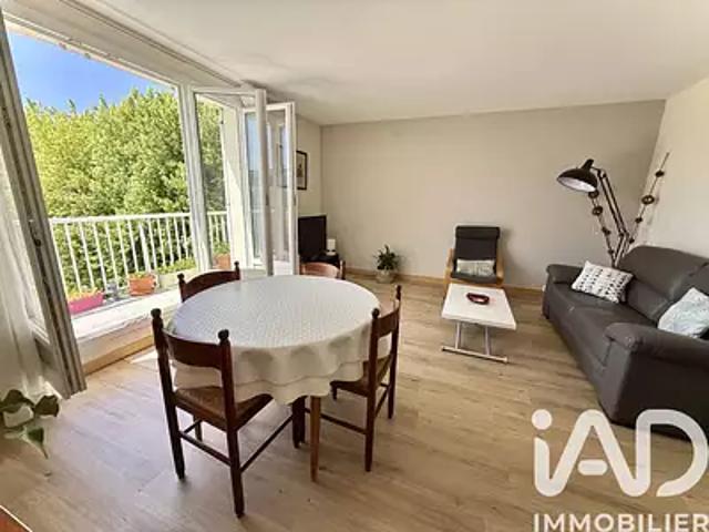 Montigny le Bretonneux 78180 Achat / Vente appartement 3 pièces t3 au dernier étage parking