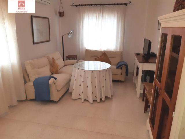 MONTIJO, ALQUIILER VIVIENDA DE PLANTA BAJA CLIMATIZADA Y CON GARAJE