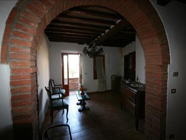 Montisi vendesi terratetto in pietra e mattoni di 232 mq, co. 232m² Montisi