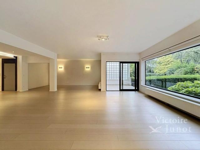 Montjoie neighborhood Nice 4 bedroom apartment with terra