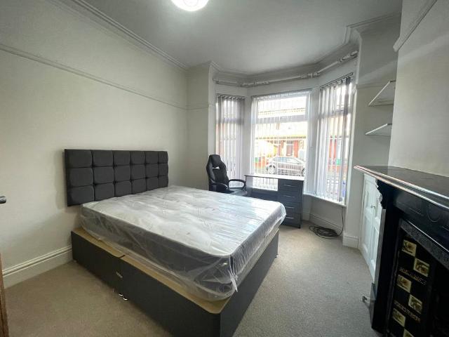 Monton Street, Manchester M14 4 bed terraced house to rent £2,167 pcm £500 pw