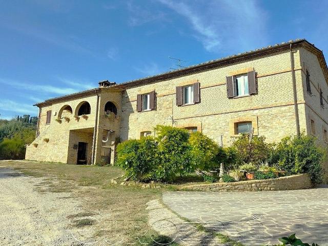 Montone Casale bifamiliare con dependance e terreno fino 16. 530m² Montone
