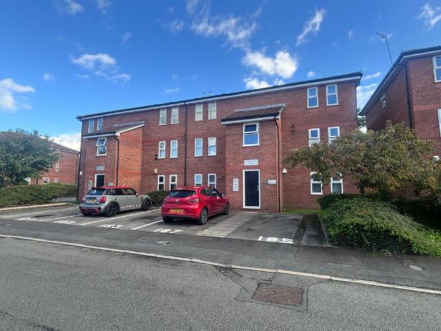 Montonmill Gardens, Manchester M30 1 bed ground floor flat to rent £800 pcm £185 pw