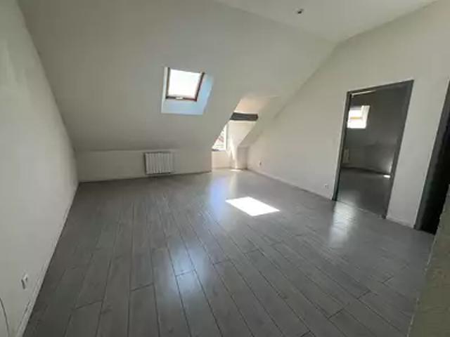 Montluçon 03100 Location appartement 2 pièces t2 au dernier étage