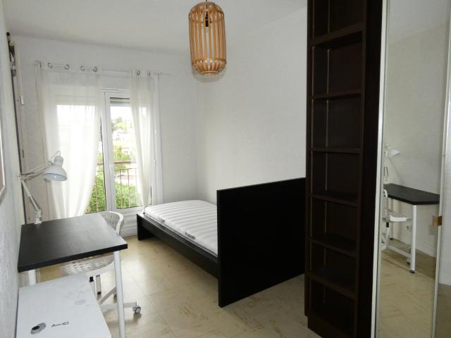MONTLUCON bel appartement de 80 m2 avec balcon terrasse, cave et parking privatif