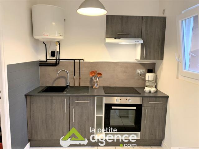 MONTLUCON LIMITE DESERTINES STUDIO MEUBLE AVEC PARKING ET