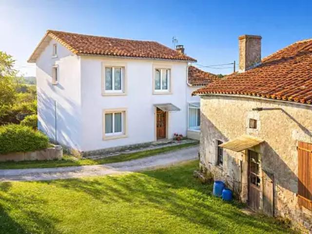 Montmoreau 16190 Achat / Vente maison 6 pièces t6 parking