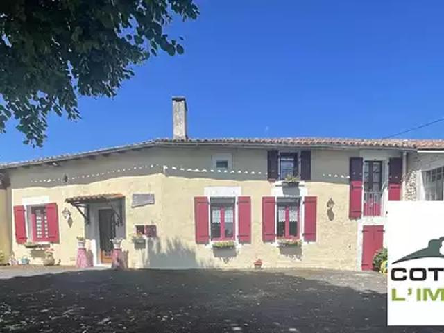 Montmoreau 16190 Achat / Vente maison 7 pièces t7 terrasse parking
