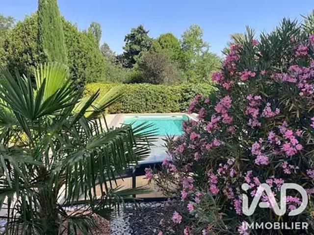 Montmorillon 86500 Achat / Vente maison 9 pièces t9 piscine terrasse