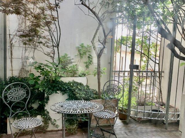 Montmartre, maison de ville meublée de 240m²