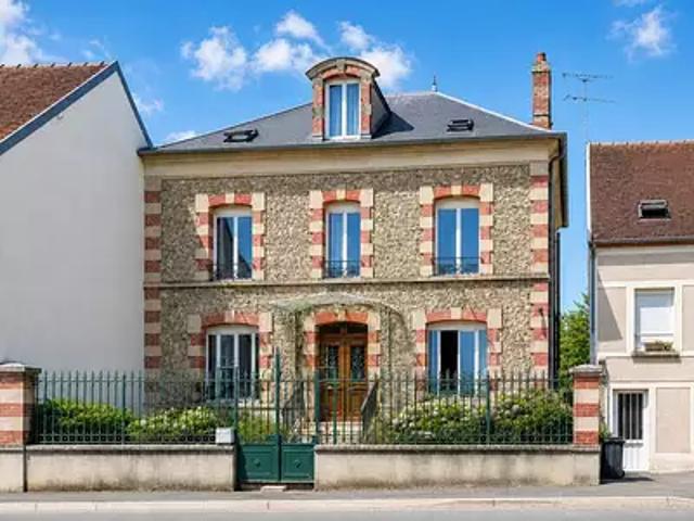 Montmirail 51210 Achat / Vente maison 7 pièces t7 jardin cave