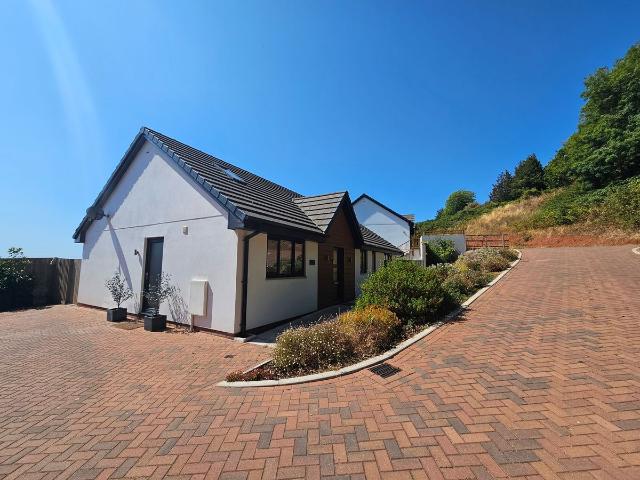 Montserrat Rise, Torquay TQ2, 4 bed bungalow to rent, £2,400 pcm | PrimeLocation