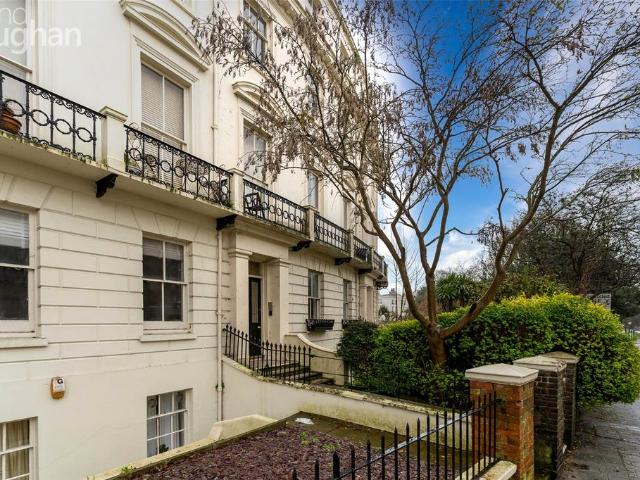 Montpelier Crescent, Brighton, East. 2 bed flat to rent £1,600 pcm £369 pw