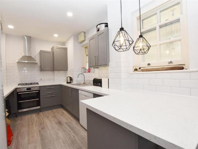 Montpelier House, Kings Road 2 bed apartment to rent £1,650 pcm £381 pw