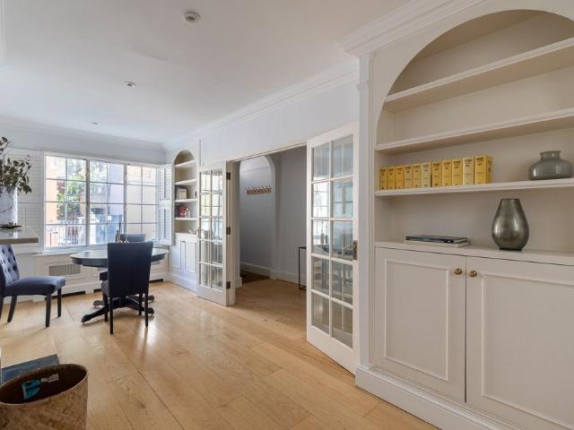 Montpelier Place, Knightsbridge, London, SW7