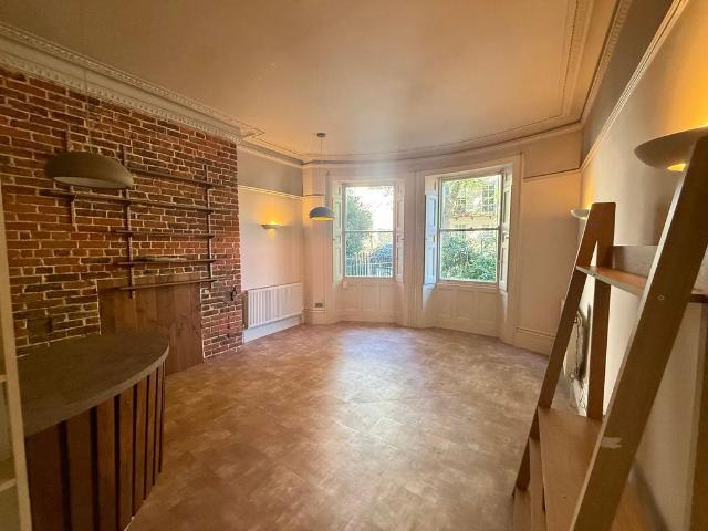 Montpelier Road, Brighton BN1 1 bed flat to rent £1,295 pcm £299 pw