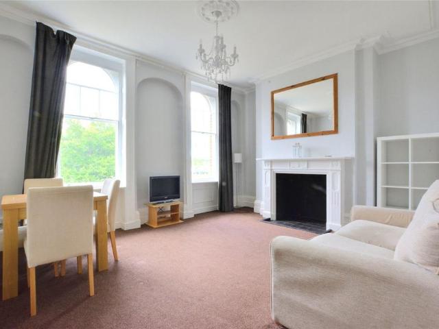 Montpelier Row, London, SE3 1 bed apartment to rent £1,750 pcm £404 pw